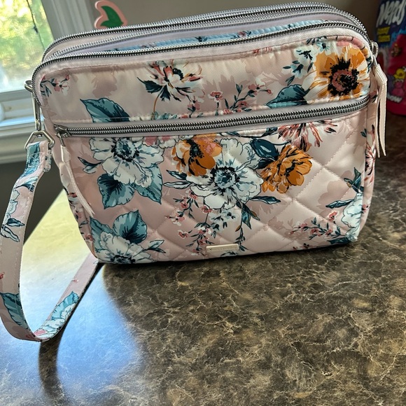 Vera Bradley crossbody with matching wallet - Picture 3 of 6